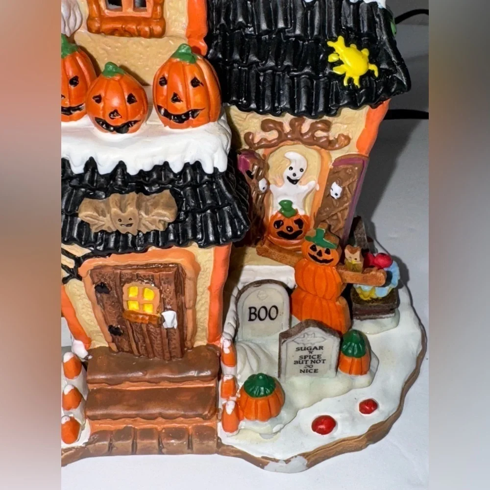 Lemax Not-So-Nice Manor Halloween Village porcelain Lighted House Spooky Town